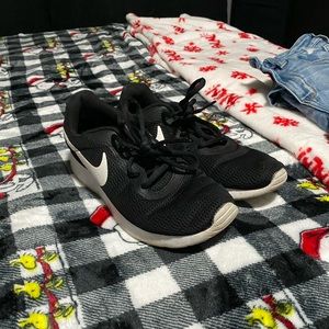 Size 9.5 Nike Sneakers